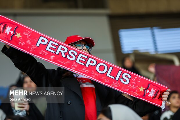 حضور بانوان در ورزشگاه امام رضا(ع)