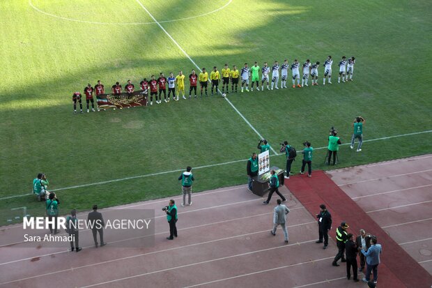 حضور بانوان در ورزشگاه امام رضا(ع)