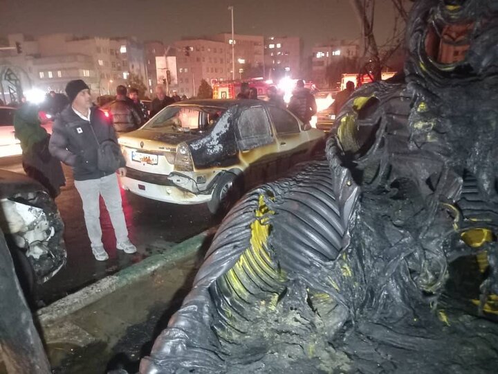 آتشسوزی در بزرگراه یادگار؛ خسارت به چند خودرو و منازل ویلایی