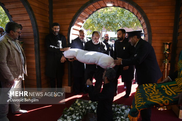 مراسم تشییع و خاکسپاری شهید گمنام در زائرسرای رضوی