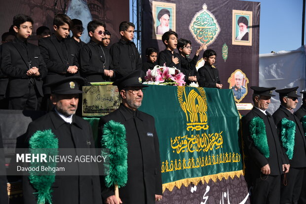 مراسم تشییع و خاکسپاری شهید گمنام در زائرسرای رضوی