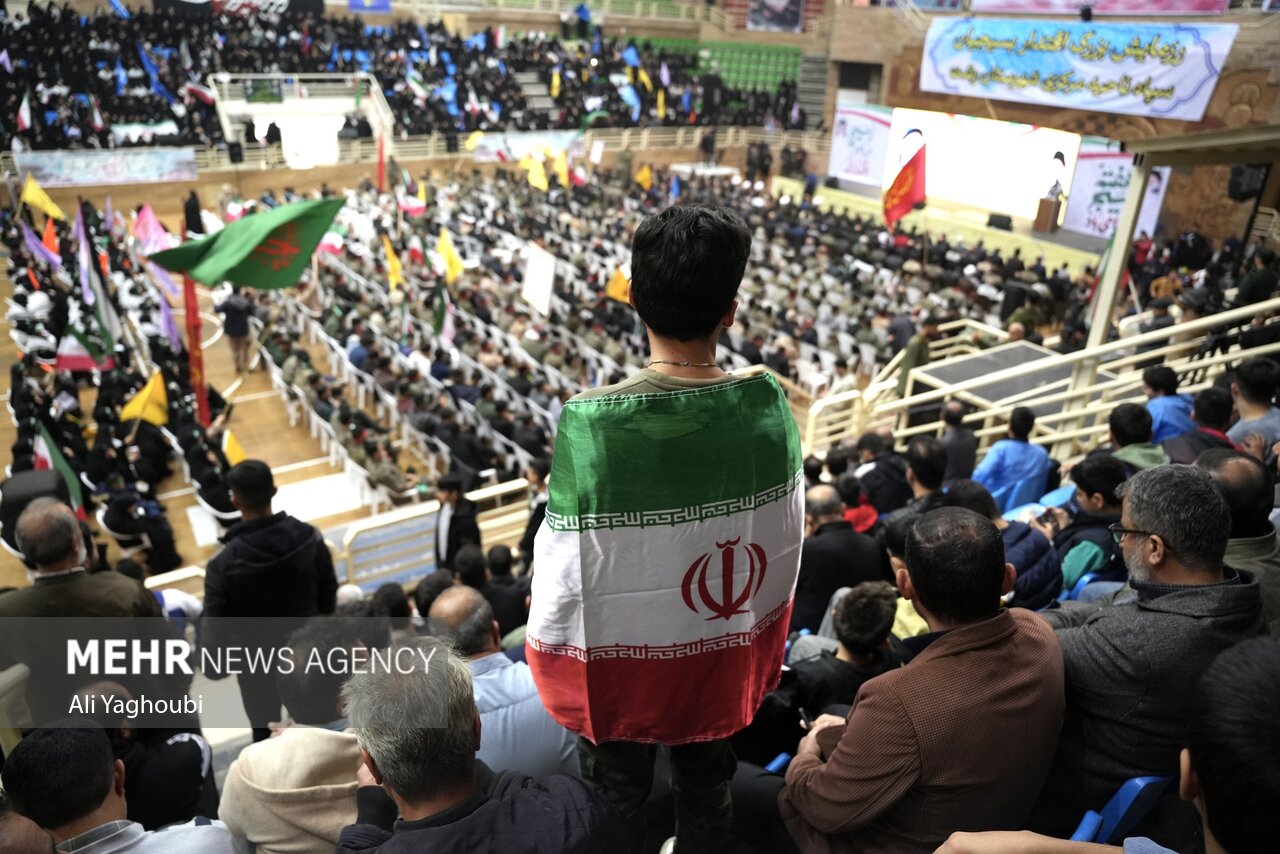 اجتماع بزرگ بسیجیان در رشت اجتماع بزرگ بسیجیان در رشت