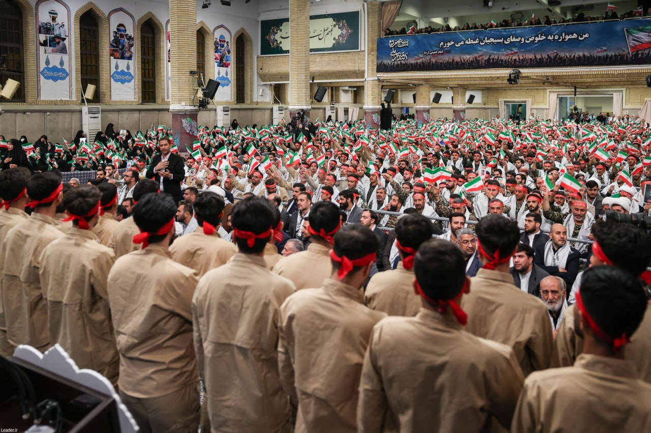 بسيج،امام،ره،انقلاب،مردمي،ايران،ادبيات،اقدامات،نظامي،سياسي،س ...