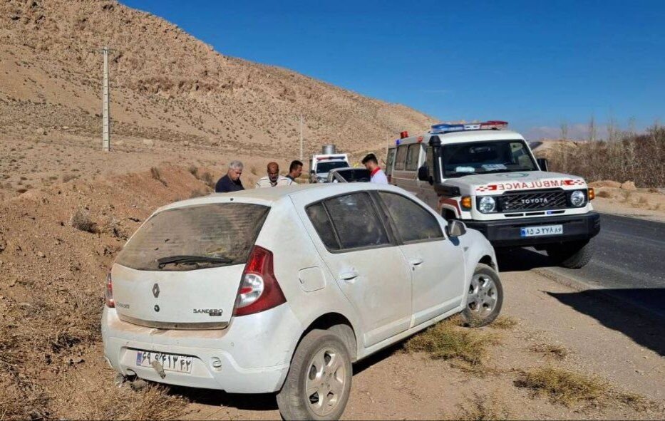 انحراف ساندور در محور دامغان- فولاد محله؛ ۳ نفر مصدوم شدند