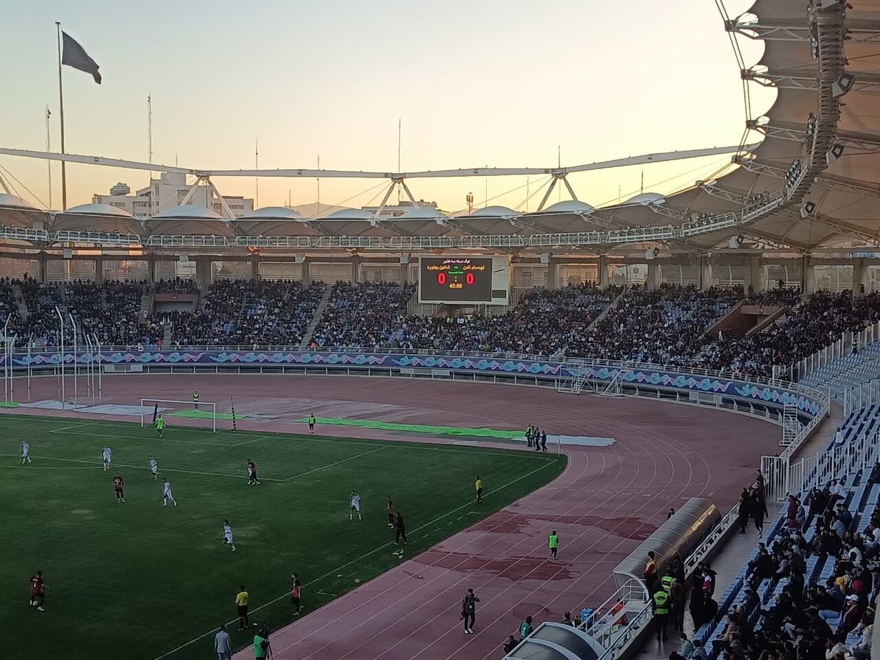 نبرد بیگل در مشهد؛استقبال پرشور هواداران مشهدی از ابومسلم ثامن خراسان نبرد بیگل در مشهد؛استقبال پرشور هواداران مشهدی از ابومسلم ثامن خراسان