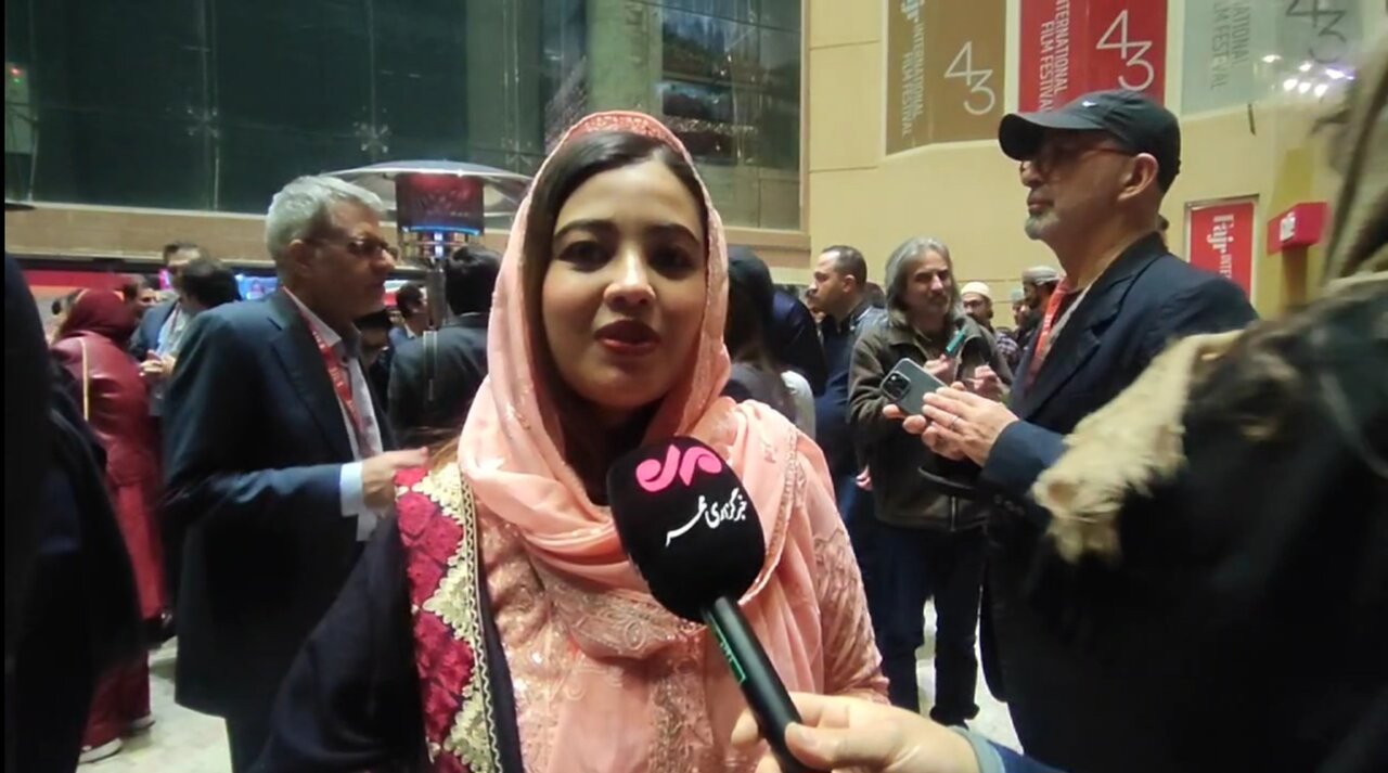 کارگردان بنگلادشی در مورد شرکت خود در جشنواره جهانی فیلم فجر اظهار نظر کرد. به گزارش خبرگزاری مهر، این هنرمند بین‌المللی به معرفی آثارش و تجربه حضور در این رویداد سینمایی پرداخته است.