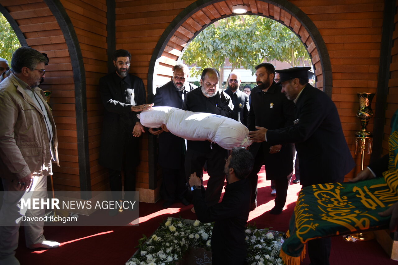 مراسم تشییع و خاکسپاری شهید گمنام در زائرسرای رضوی