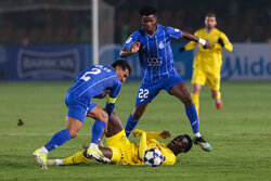 استقلال در زمین بزرگتر ندارد/ بازیکنان نیمکت‌نشین باید مدیریت شوند