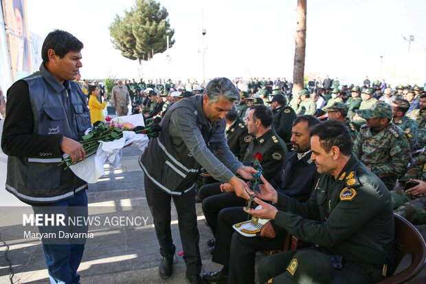 گلباران مزارشهدا به مناسبت هفته بسیج در بجنورد