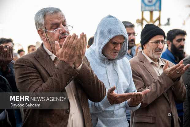 اقامه نماز طلب باران در حرم مطهر امام رضا (ع)