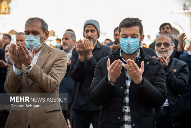 اقامه نماز طلب باران در حرم مطهر امام رضا (ع)