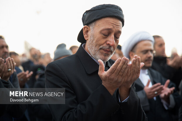اقامه نماز طلب باران در حرم مطهر امام رضا (ع)