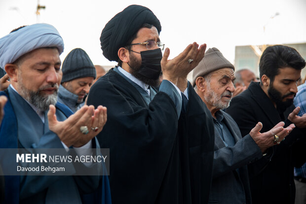 اقامه نماز طلب باران در حرم مطهر امام رضا (ع)