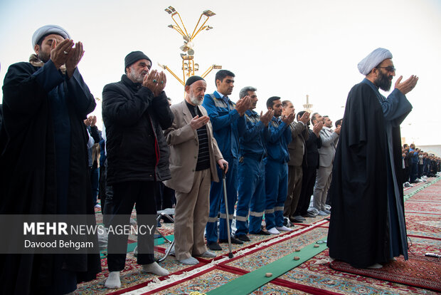 اقامه نماز طلب باران در حرم مطهر امام رضا (ع)
