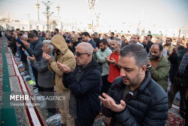 اقامه نماز طلب باران در حرم مطهر امام رضا (ع)