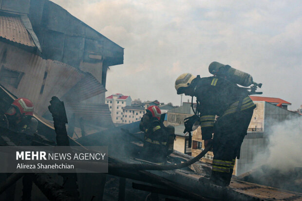 آتش‌سوزی ساختمان مسکونی در محله لب آب رشت