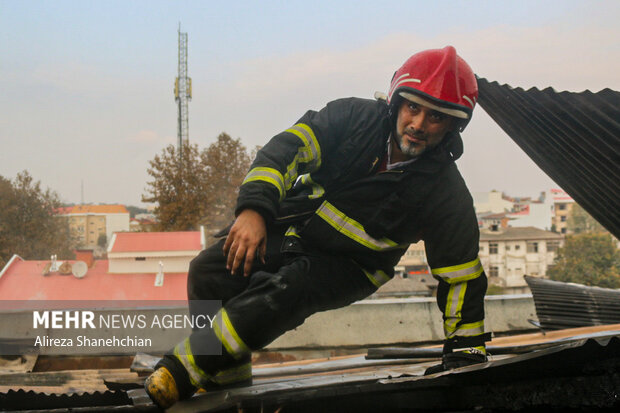 آتش‌سوزی ساختمان مسکونی در محله لب آب رشت