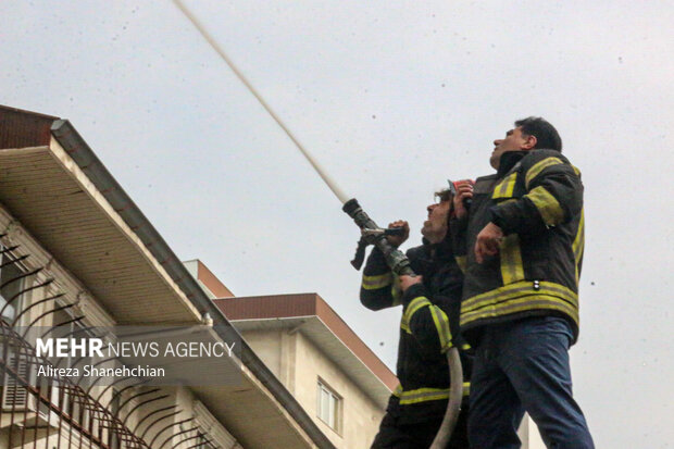 آتش‌سوزی ساختمان مسکونی در محله لب آب رشت