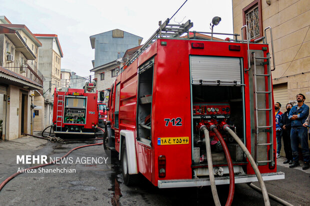 آتش‌سوزی ساختمان مسکونی در محله لب آب رشت