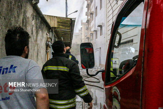 آتش‌سوزی ساختمان مسکونی در محله لب آب رشت