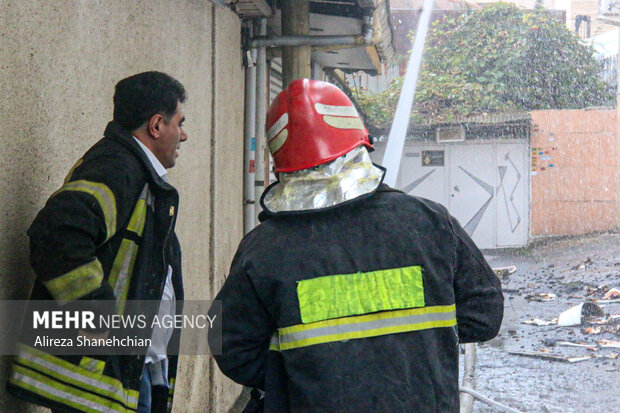 آتش‌سوزی ساختمان مسکونی در محله لب آب رشت