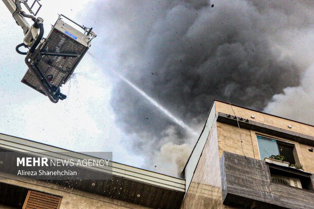 آتش‌سوزی ساختمان مسکونی در محله لب آب رشت