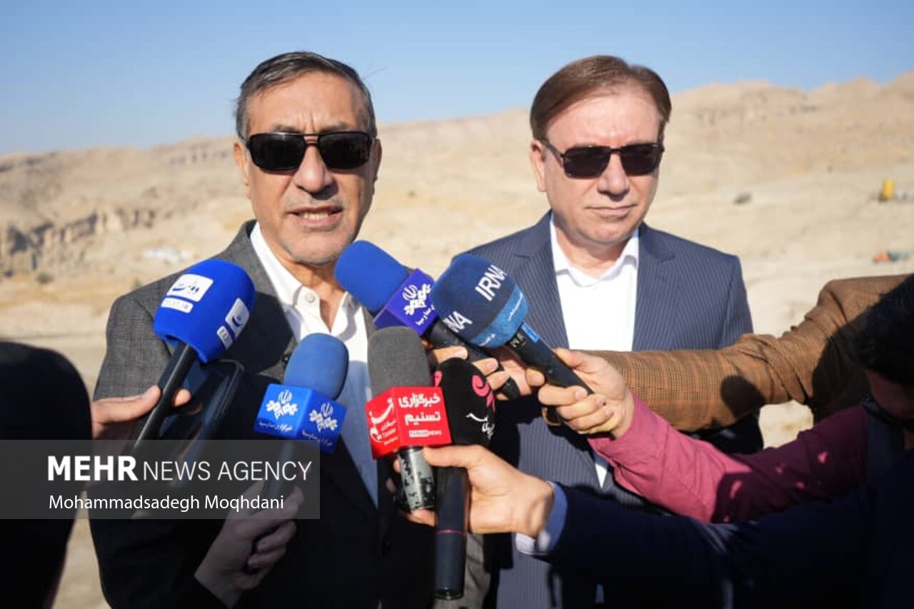 معاون رئیس‌جمهور: با وجود همه فشارها ایران را می‌سازیم