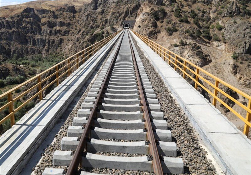 راه‌آهن شهرکرد موتور محرک توسعه اقتصادی استان می‌شود