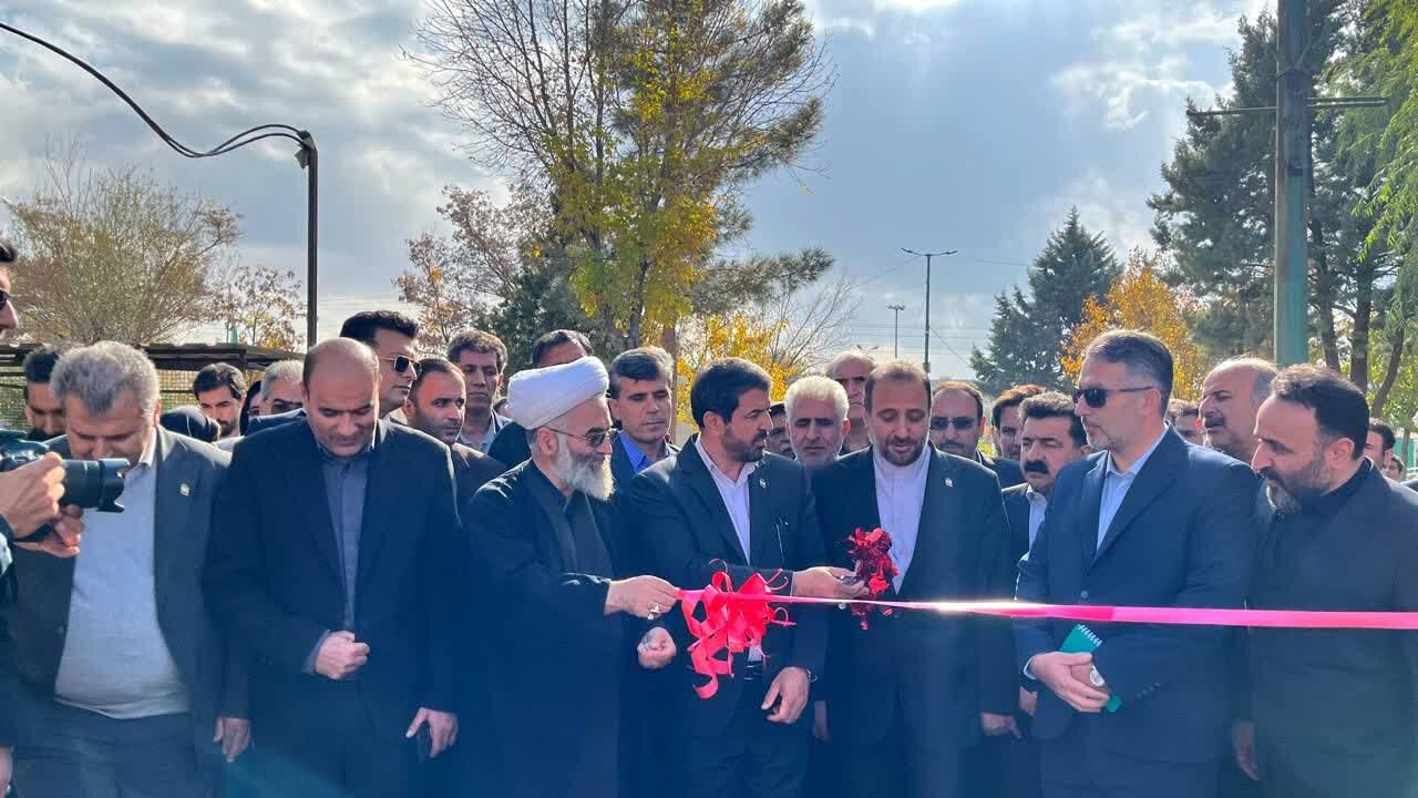 استاندار همدان در سفر به نهاوند چند طرح عمرانی و اقتصادی را افتتاح کرد