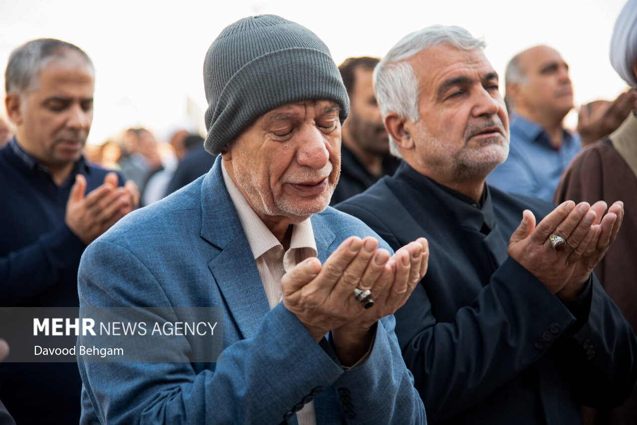 برگزاری نماز طلب باران در دریاچه هامون