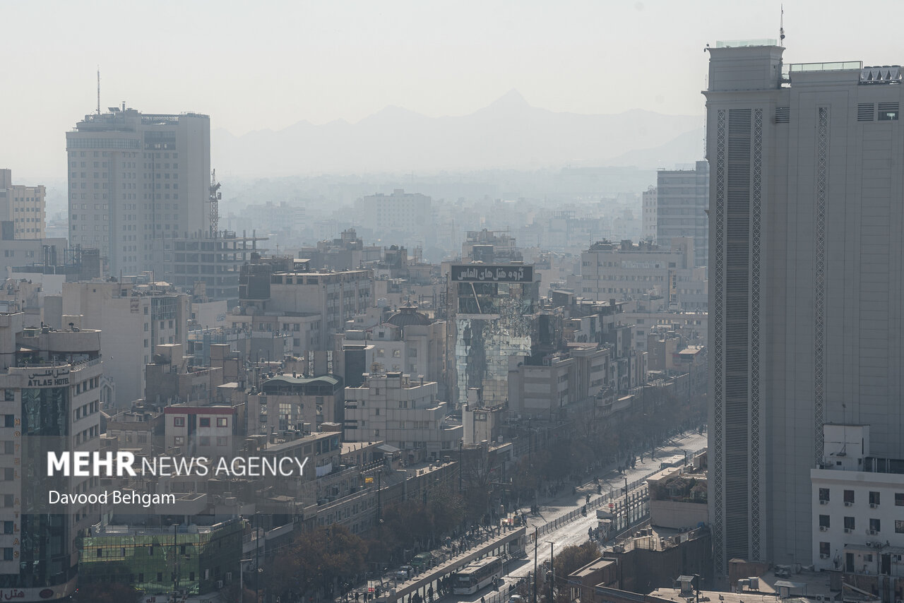 سازمان هواشناسی نسبت به افزایش آلودگی هوا در تهران هشدار داد و اعلام کرد که این وضعیت تا روز دوشنبه ادامه خواهد داشت. کارشناسان به مردم توصیه کردهاند که در این شرایط احتیاطهای لازم را رعایت کنند. سازمان هواشناسی نسبت به افزایش آلودگی هوا در تهران هشدار داد و اعلام کرد که این وضعیت تا روز دوشنبه ادامه خواهد داشت. کارشناسان به مردم توصیه کردهاند که در این شرایط احتیاطهای لازم را رعایت کنند.
