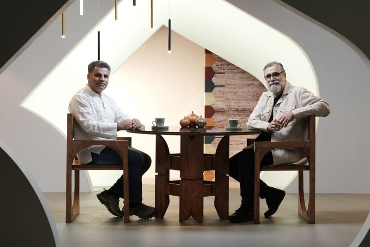 پرونده‌ «مستندسازی شخصی» روی میز «نردبان»