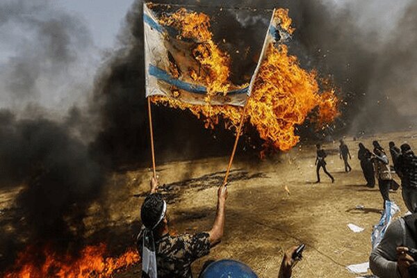 Suriye halkı Siyonist İsrail bayrağını yaktı