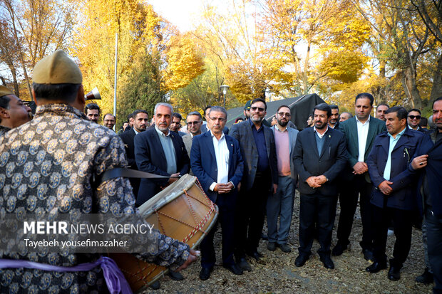 برگریزان هگمتانه