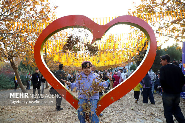 برگریزان هگمتانه