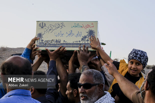 تشییع و خاکسپاری شهید گمنام در شهر بیکاه رودان