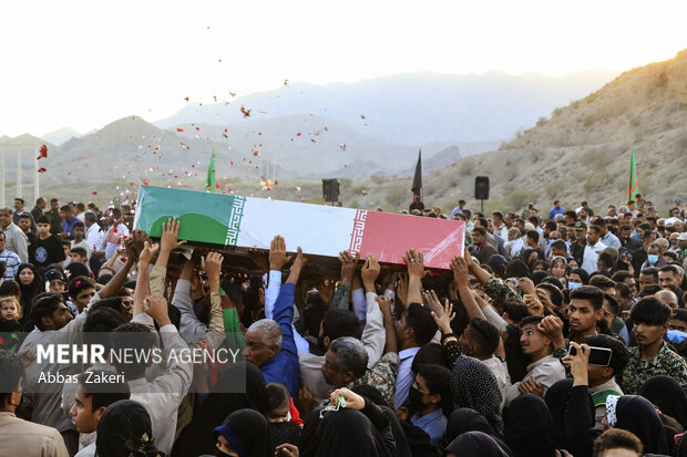 تشییع و خاکسپاری شهید گمنام در شهر بیکاه رودان