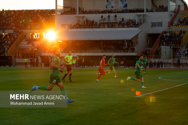 لیگ برتر فوتبال - شمس‌آذر و پرسپولیس