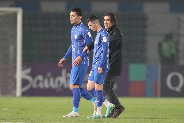 ساپینتو باید مشکل آقاسی را در تیم حل می کرد/ خط دفاع پرسپولیس ضعف دارد