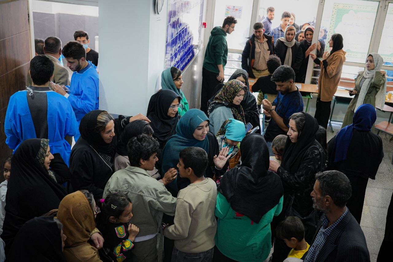 ارائه خدمات درمانی رایگان به ۷۰۰ نفر در مناطق محروم