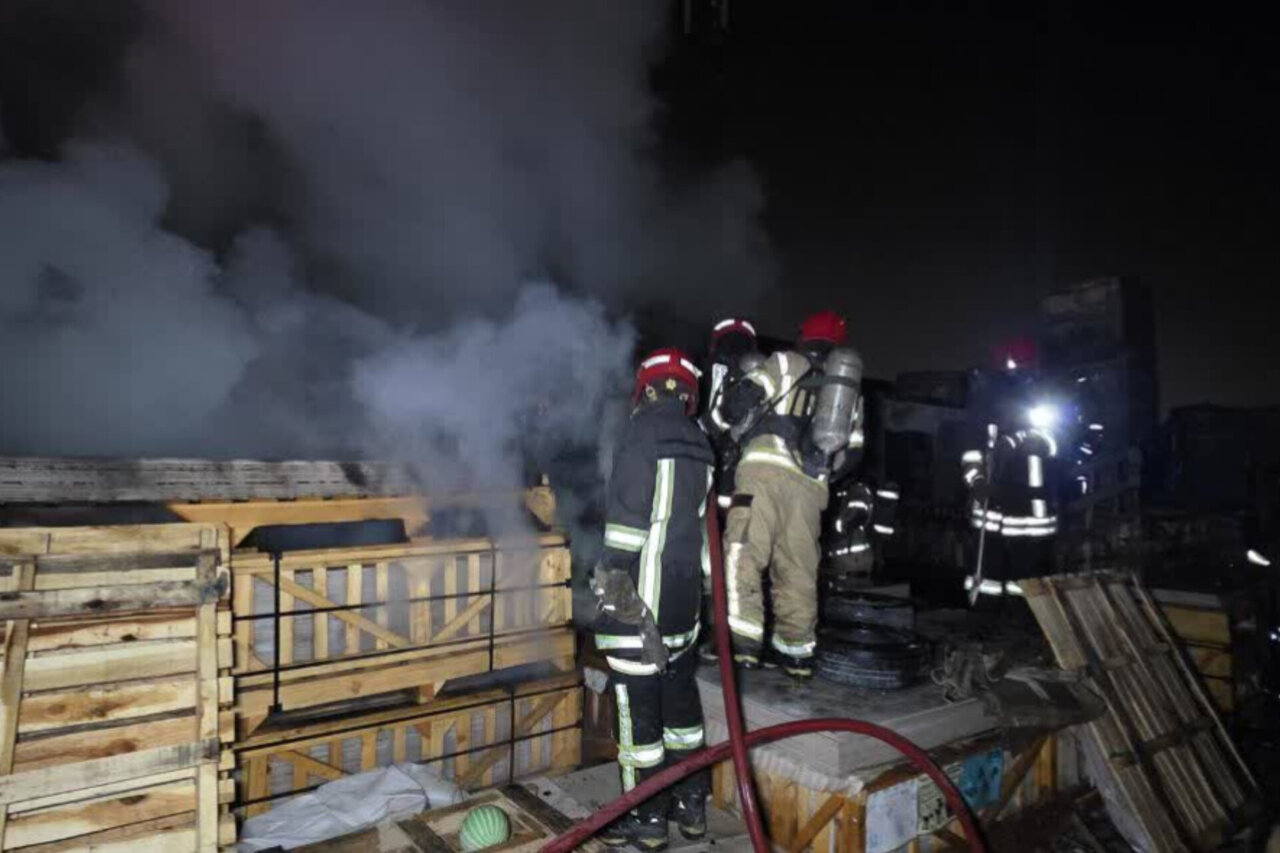 باخدا: حادثه آتش‌سوزی در انبار کاشی و سرامیک مشهد یک مصدوم بر جا گذاشت