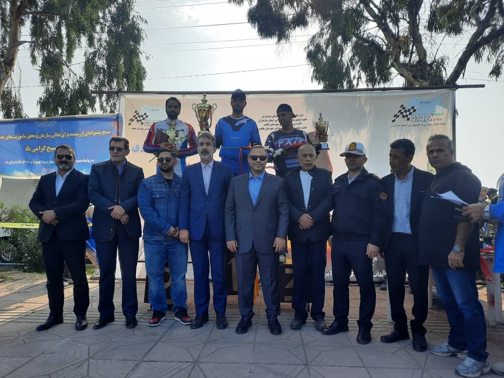 قهرمانان مسابقات موتورکراس ساحلی در بابلسر معرفی شدند