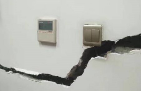 باقری: ۲۰ واحد مسکونی در پی زلزله امروز بهاباد تخریب شد باقری: ۲۰ واحد مسکونی در پی زلزله امروز بهاباد تخریب شد