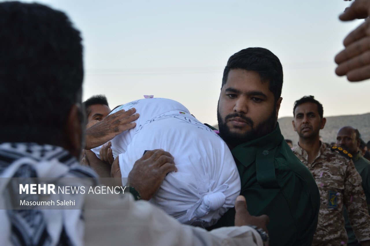 شهید گمنام هشت سال دفاع مقدس در بیکاه آرام گرفت‌