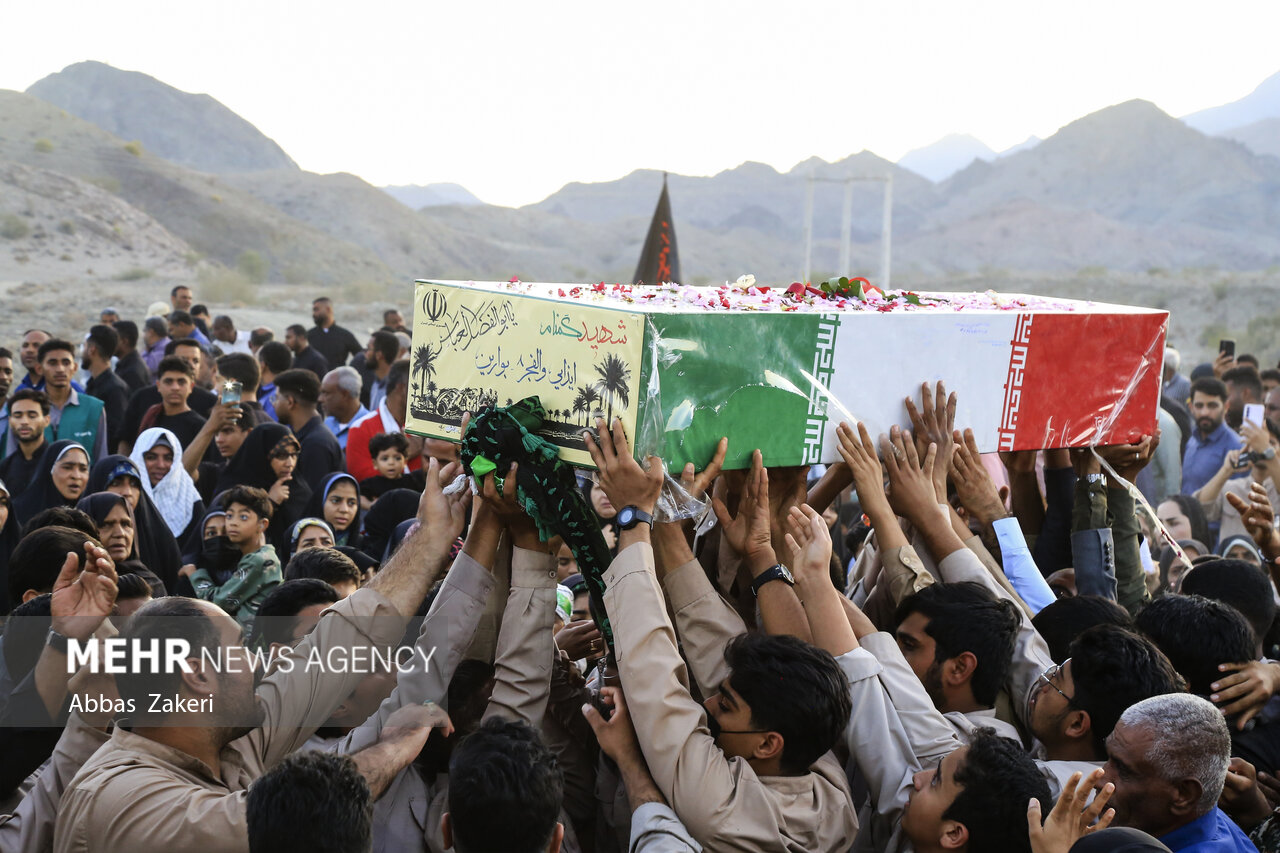 تشییع و خاکسپاری شهید گمنام در شهر بیکاه رودان