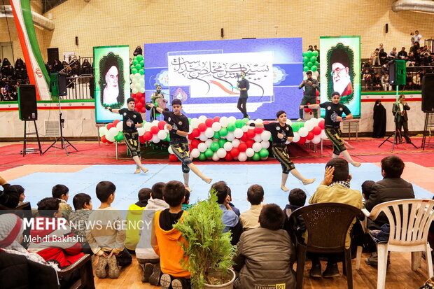 گردهمایی بسیجیان قم به مناسبت هفته بسیج