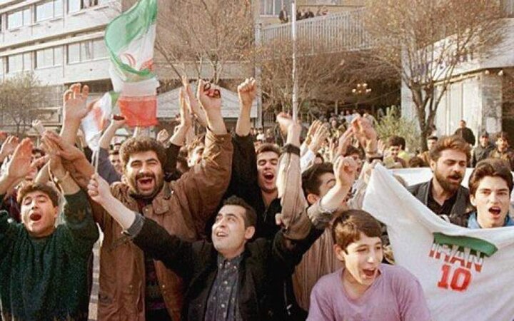 نماد شادی ملی نه خودنمایی یک نسل/روزی که مردم با تیم ملی فاصله نداشتند