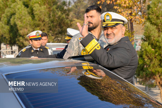 ادای احترام فرماندهان نیروی دریایی ارتش به مقام شامخ شهدا در بهشت زهرا (س)