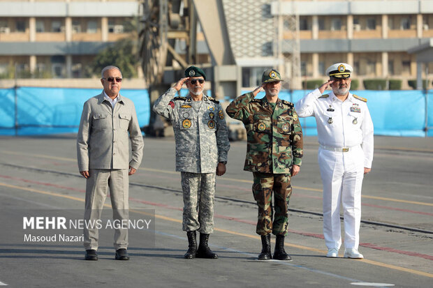 الحاق پایگاه شناوری «کردستان»  و ناوشکن «سهند» به نیروی دریایی ارتش