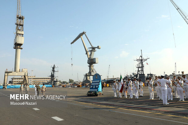 الحاق پایگاه شناوری «کردستان»  و ناوشکن «سهند» به نیروی دریایی ارتش
